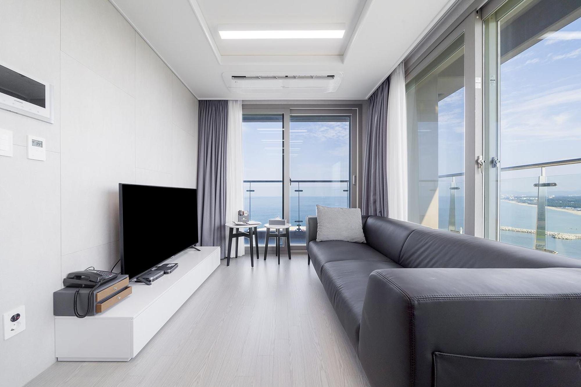 Gangneung Chonpines Ocean Suites Hotel Exterior foto